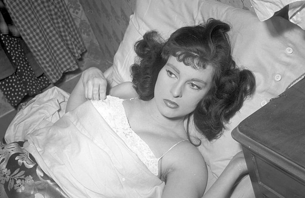 Утраченные грёзы (Un marito per Anna Zaccheo) 1953 г. Утраченные грёзы (Un marito per Anna Zaccheo) 1953 г. (кадр из фильма). 3