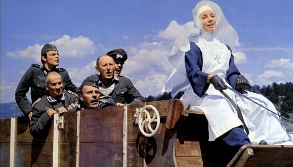 Большая прогулка (La Grande Vadrouille) 1966 г. Весёлая монашка везёт в повозке немецких солдат.